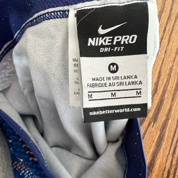 Bundle of athletic leggings - Picture 2 of 4